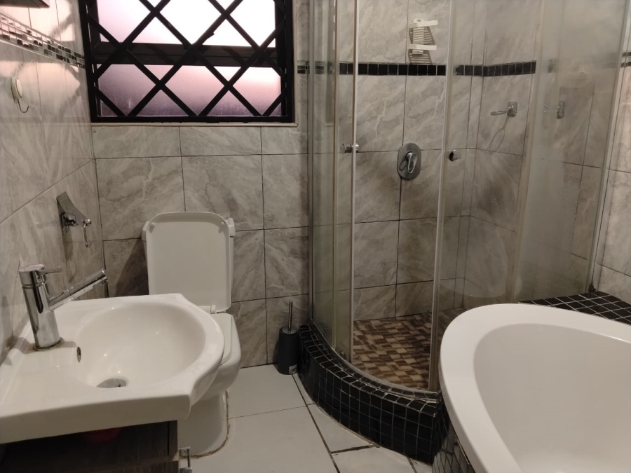 5 Bedroom Property for Sale in Flamwood North West